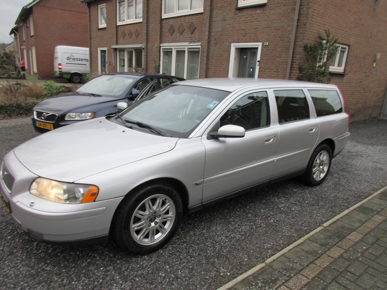 Volvo V70 - 2.4 Momentum V70 2.4 2005 Facelift Youngtimer Leer ECC trekhaak LMV 4350 euro - AutoWereld.nl