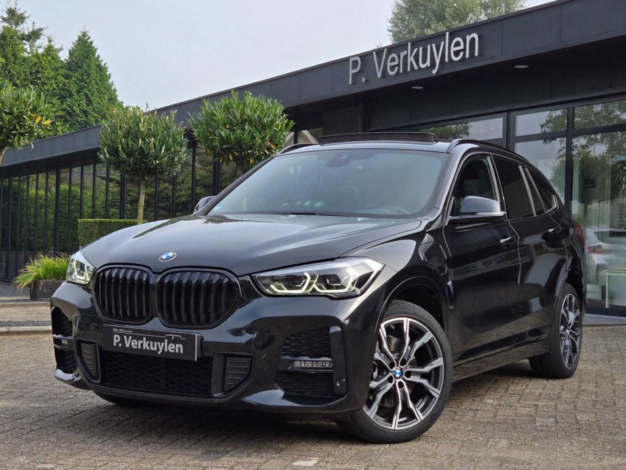 BMW X1 - XDRIVE25E M SPORT I HARMAN KARDON I PANORAMA I NAVIGATIE I - AutoWereld.nl