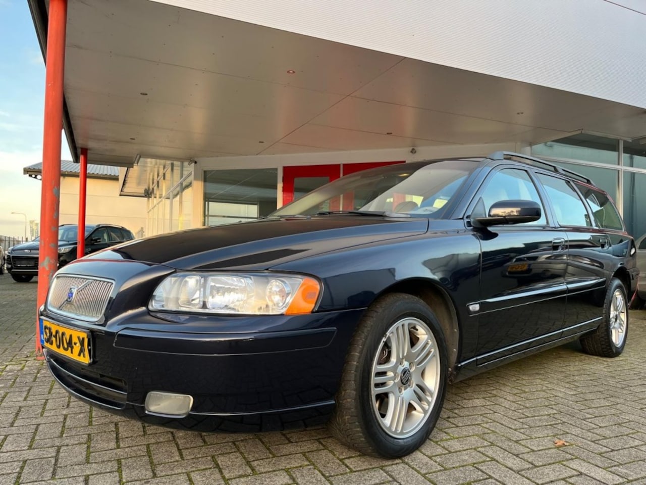 Volvo V70 - 2.4 140PK Momentum TREKHAAK /YOUNGTIMER/CRUISE-CONTROLE - AutoWereld.nl