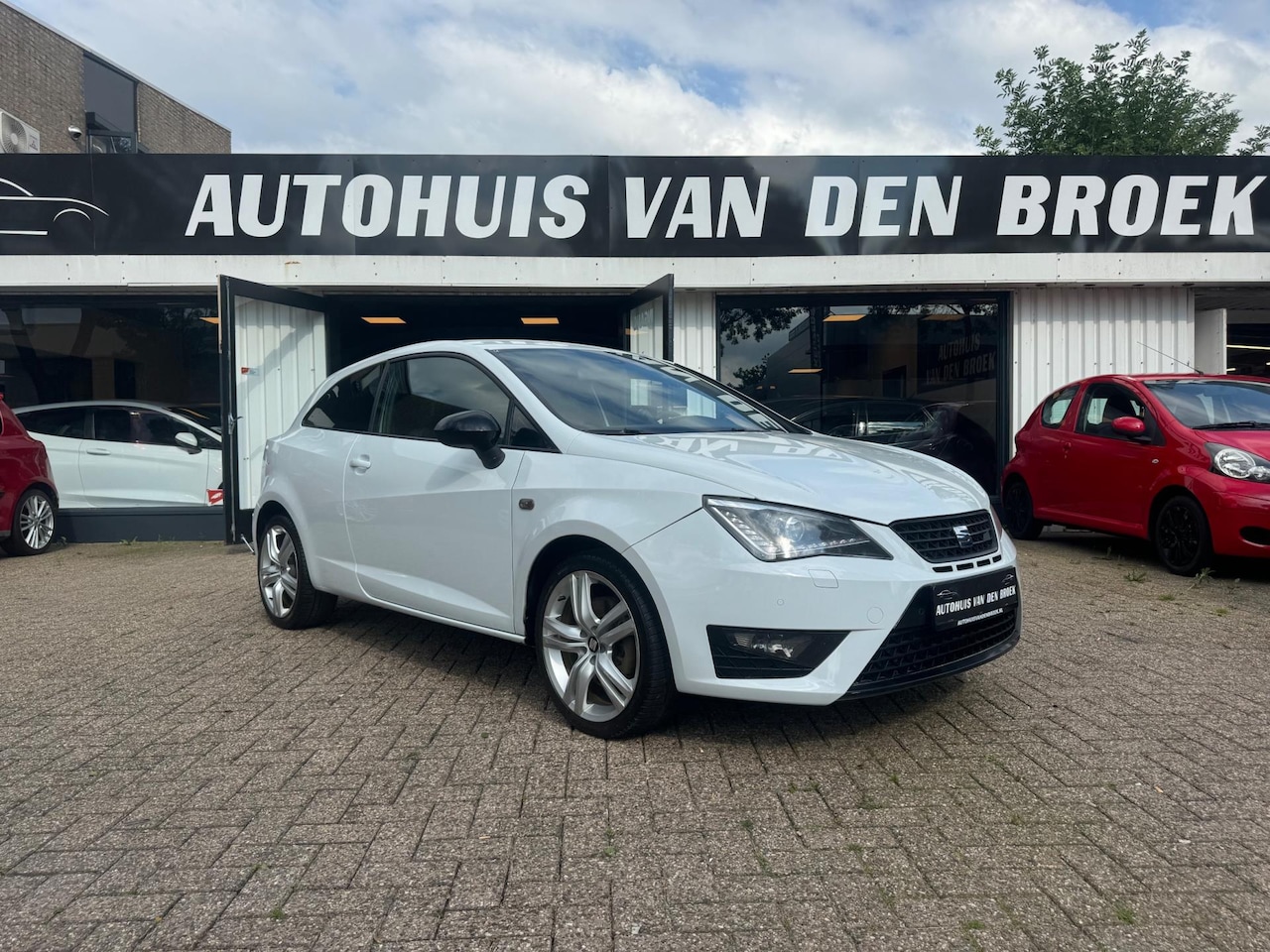 Seat Ibiza SC - 1.4 TSI Cupra 180Pk Autom Bi-Xenon Navi Led Leer Airco Cruise Clima Ctr Lmv Elek Pakket - AutoWereld.nl