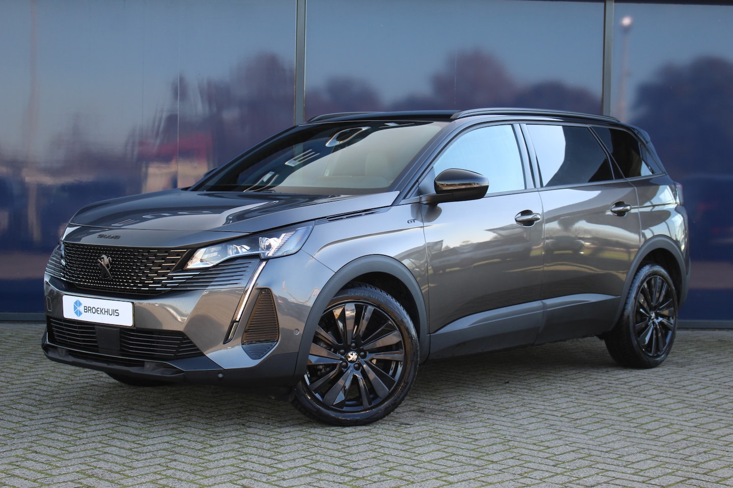 Peugeot 5008 - 1.2 GT Automaat Black Pack | All Season | Adapt. Cruise | Navi | Camera | Stoelv. | Massag - AutoWereld.nl