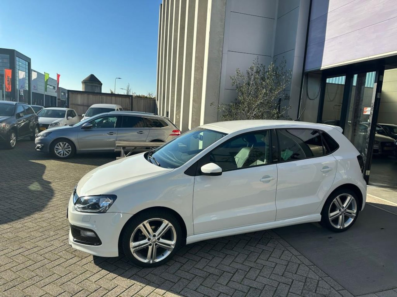 Volkswagen Polo - 1.2 TSI R-Line NAVI! CLIMA! PDC! INRUIL MOGELIJK! - AutoWereld.nl