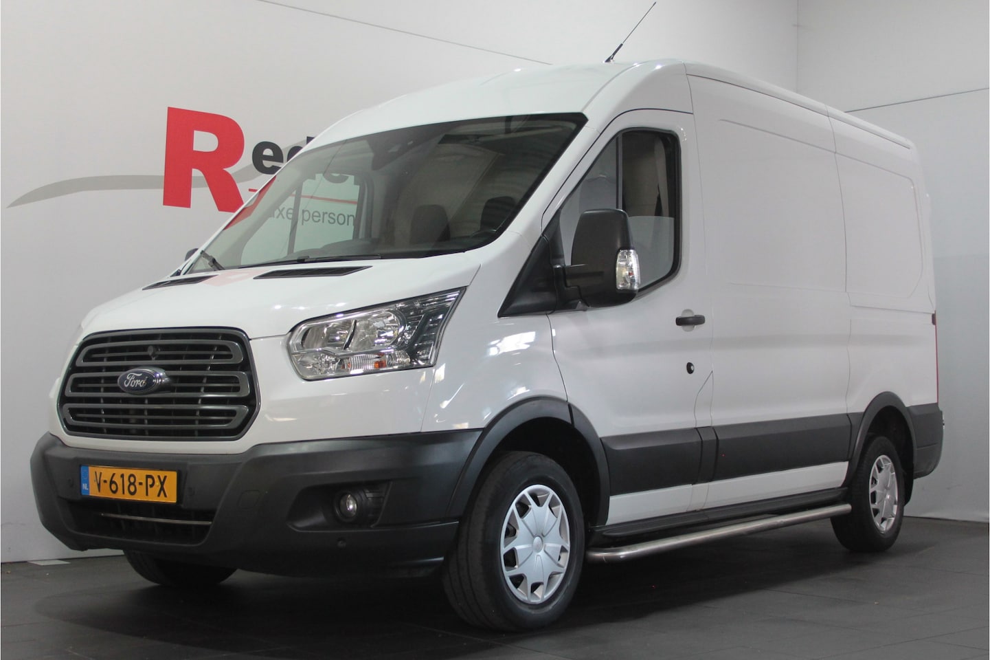 Ford Transit - 290 2.0 TDCI L2H2 Trend - Airco / Parksens. / BT / Trekhaak - AutoWereld.nl