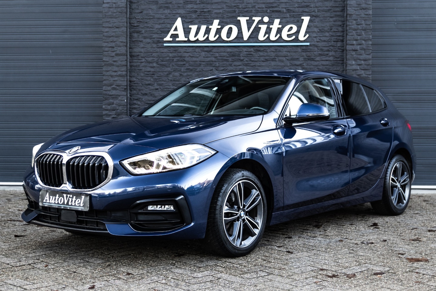 BMW 1-serie - 118i Sport Line | Camera | Sportleder | Trekhaak | LED | Carplay | Live Cockpit Prof. - AutoWereld.nl