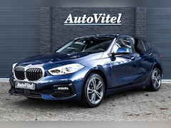 BMW 1-serie - 118i Sport Line | Camera | Sportleder | Trekhaak | LED | Carplay | Live Cockpit Prof