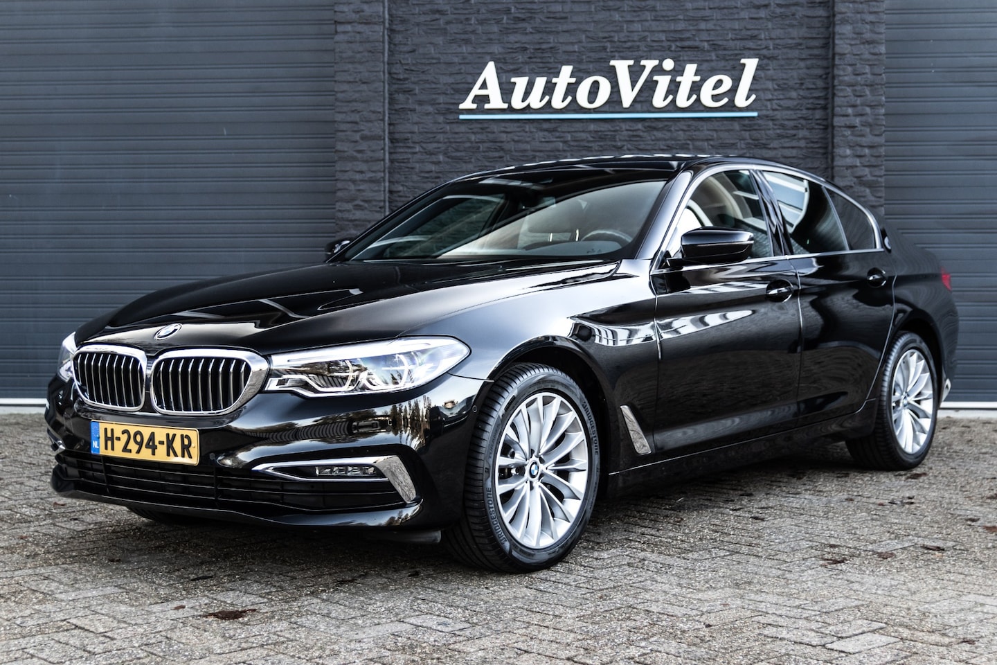 BMW 5-serie - 520i High Executive Luxury Line | Live Cockpit Pro | Comfortleder | Adaptive LED | Comfort - AutoWereld.nl