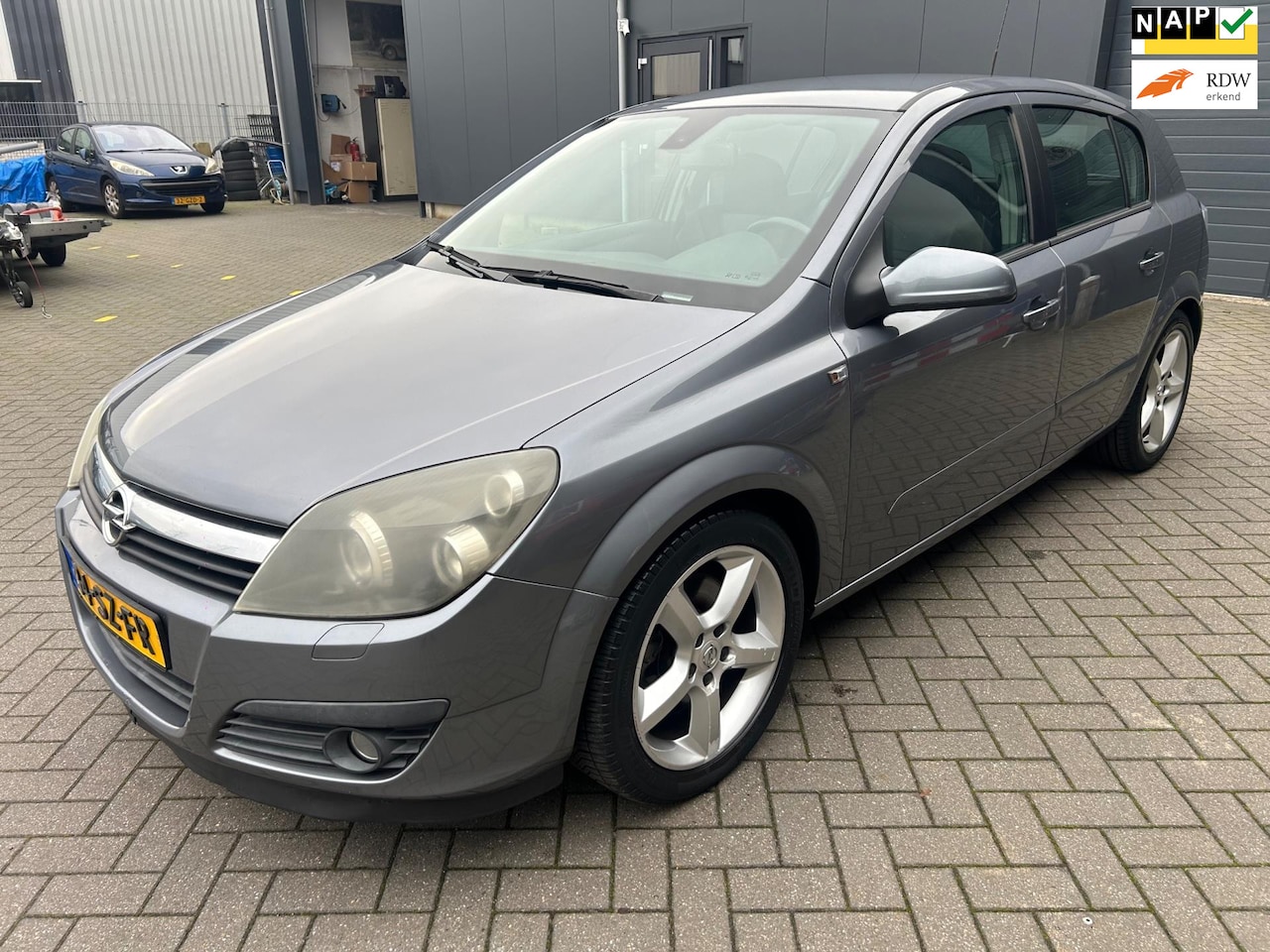 Opel Astra - 2.0 T Cosmo Zeldzame (org) NL auto - AutoWereld.nl