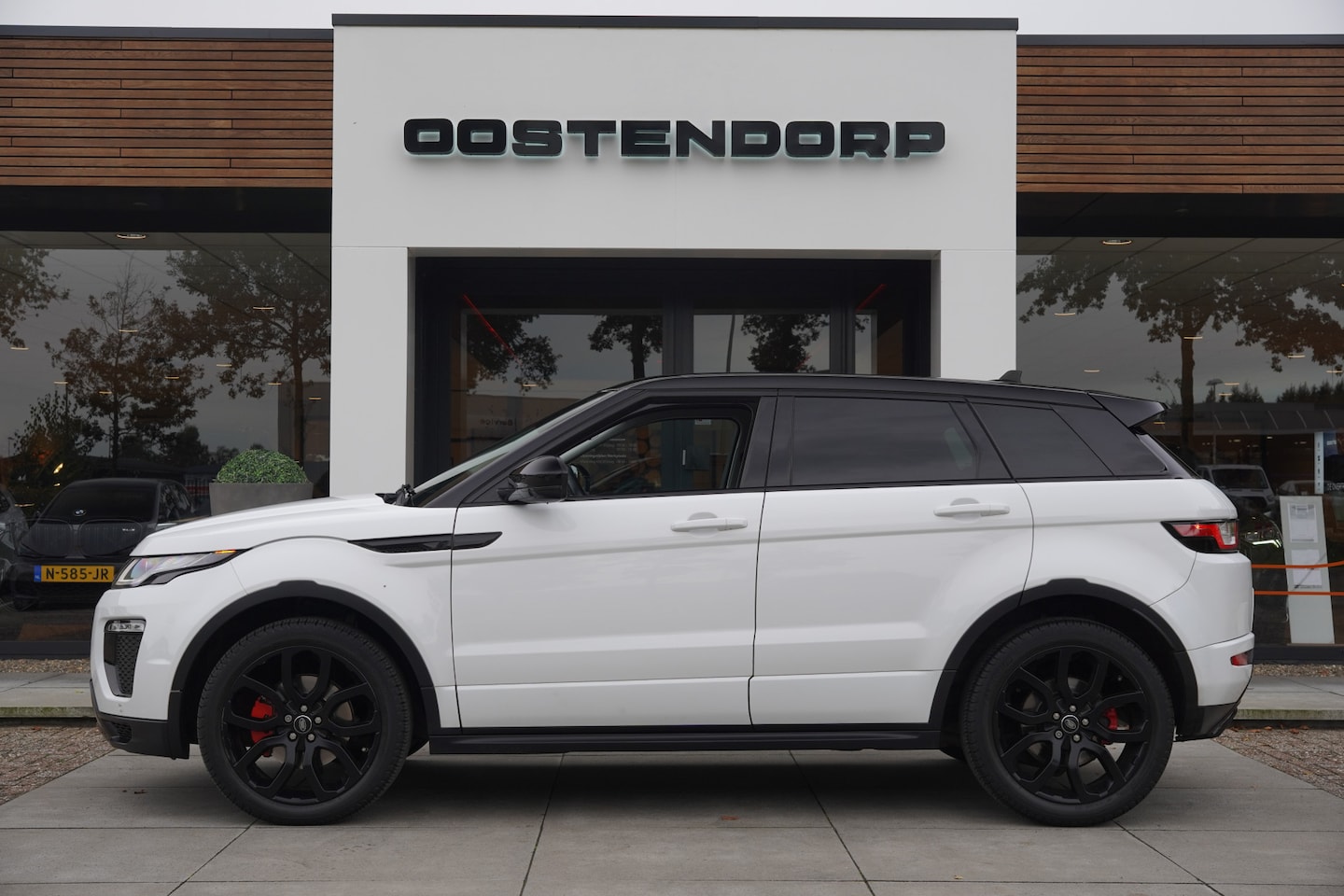 Land Rover Range Rover Evoque - 2.0Si4/241pk HSE Blackstyle Automaat|2016|Trekhaak|Leer+Memory|Navi|PDC|Meridian|DAB|El. A - AutoWereld.nl