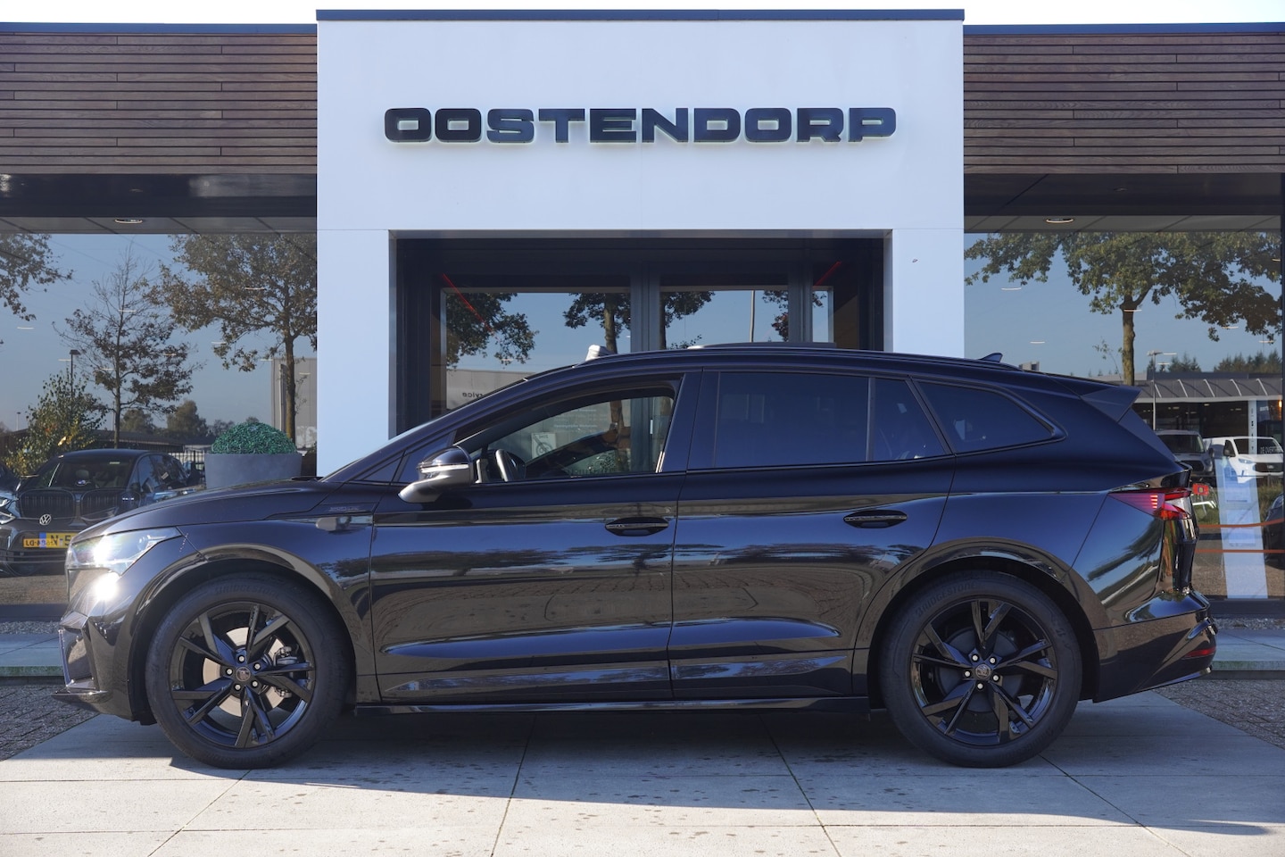 Skoda Enyaq iV - 60 Sportline/180pk BLACKSTYLE|2023|Panoramadak|20"Black|Cruise+ACC|PDC+Camera|El.achterkle - AutoWereld.nl