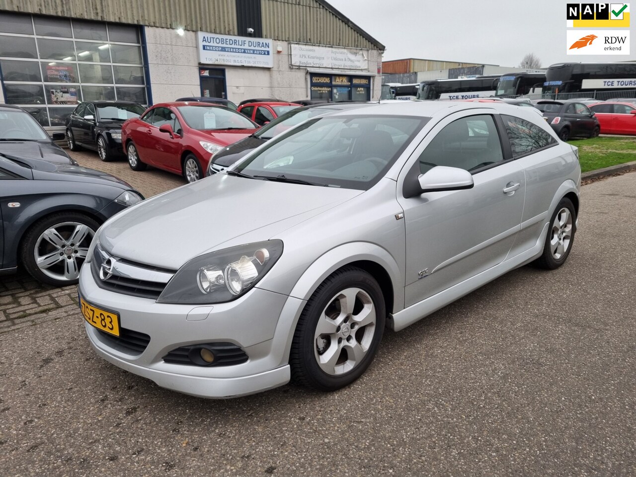 Opel Astra GTC - 1.6 Enjoy Automaat Airco Bj: 2006 - AutoWereld.nl