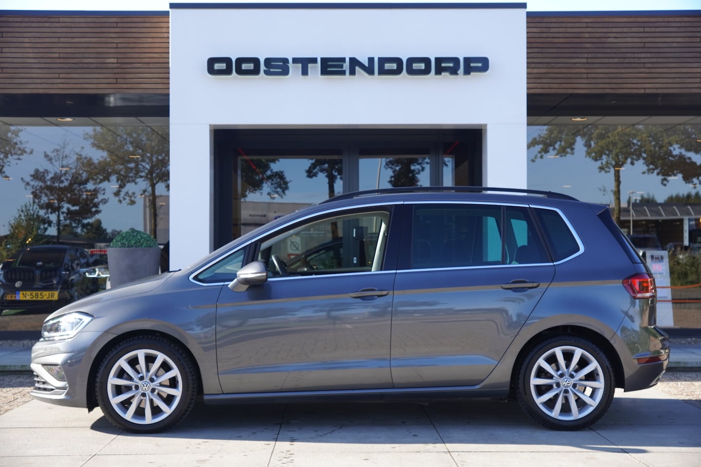 Volkswagen Golf Sportsvan - 1.5TSI/130pk ACT DSG Automaat|2018|Cruise+ACC|Navi|PDC|FrontAssist|Trekhaak|17LMV - AutoWereld.nl