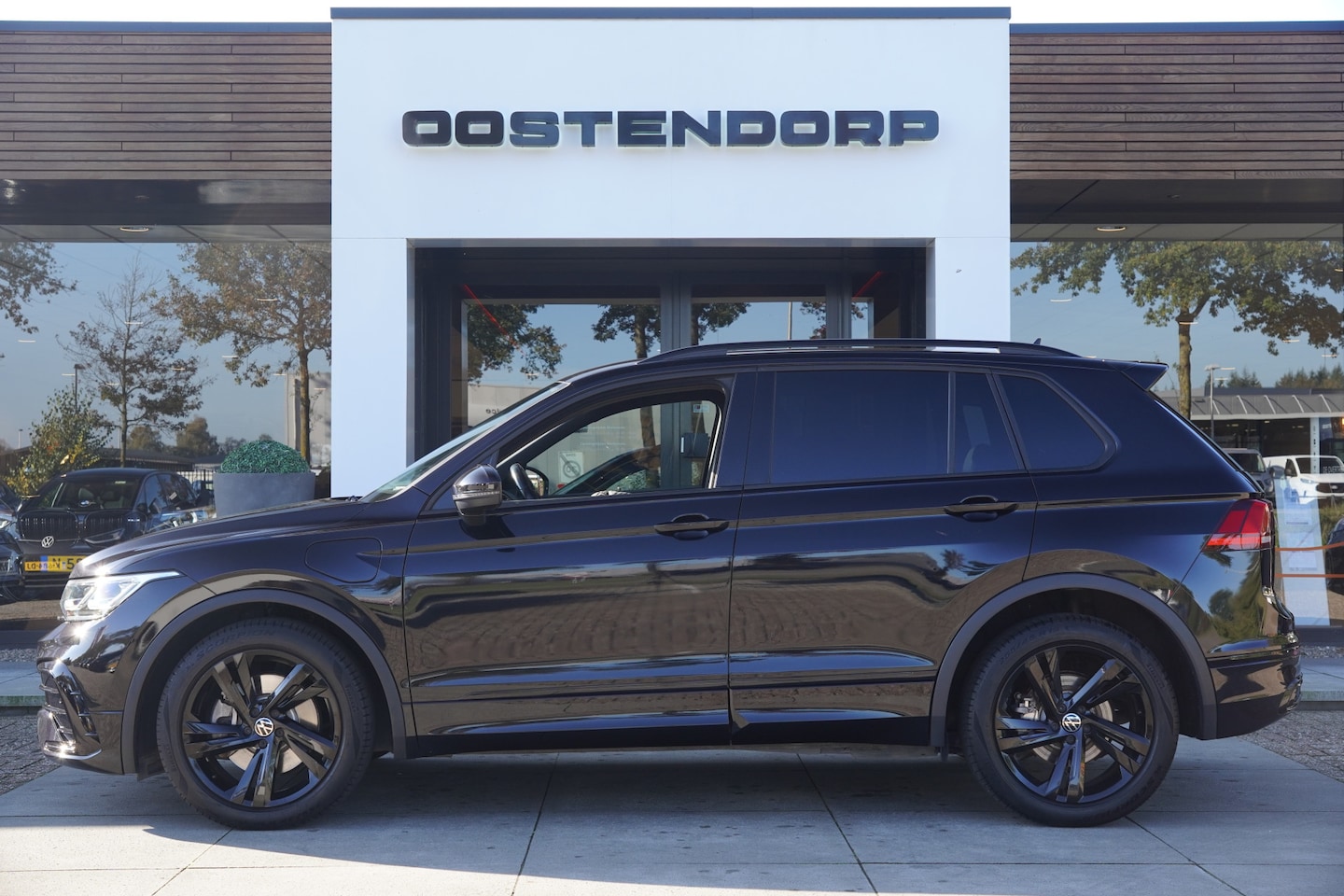 Volkswagen Tiguan - 1.4TSI/245pk eHybrid R-Line BLACKSTYLE|2021|19"LMV|Cruise+ACC|PDC|Blindspot|Navi|Carplay/A - AutoWereld.nl