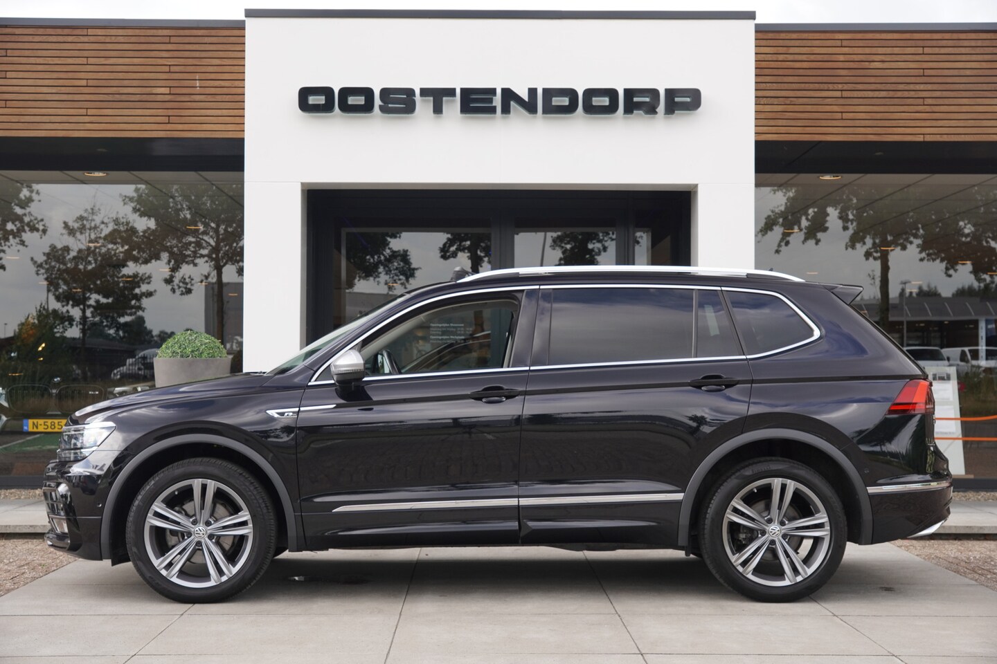 Volkswagen Tiguan Allspace - 1.5TSI/150pk R-Line DSG Automaat|2021|Panoramadak|LED+|Keyless|PDC+Assist+360 Camera|19"LM - AutoWereld.nl