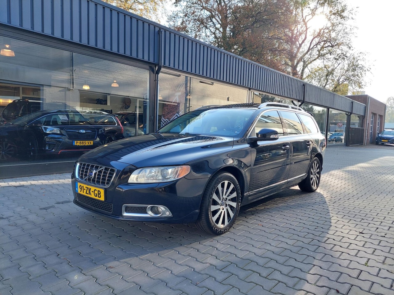 Volvo V70 - 2.5T Summum Originineel NL Leer Navi Cruise Clima PDC Trekhaak Dak Electrisch verstelbare - AutoWereld.nl