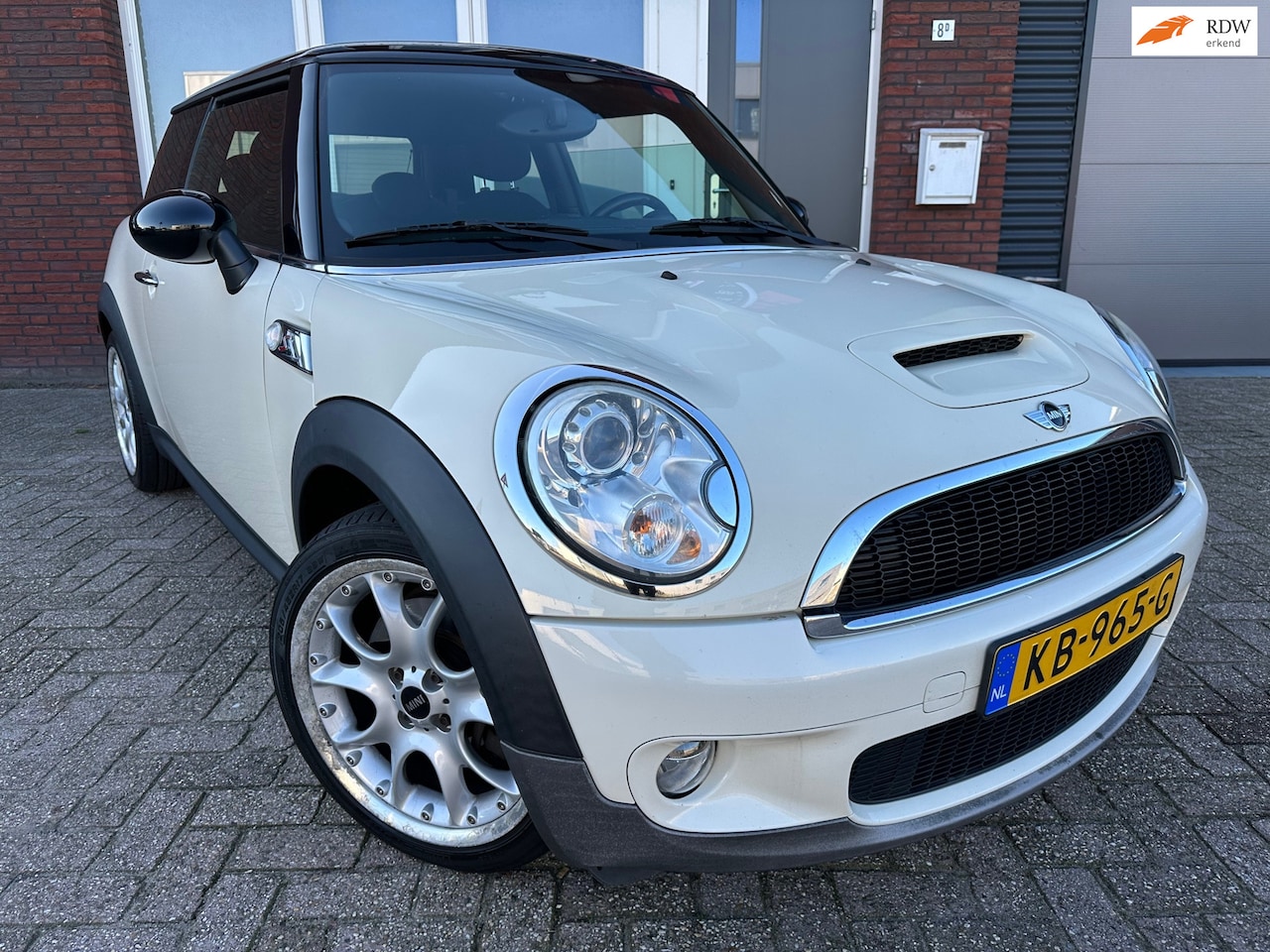 MINI Cooper S - Mini 1.6 Chili / Leder / Xenon / Airco / LM / Nette Auto - AutoWereld.nl