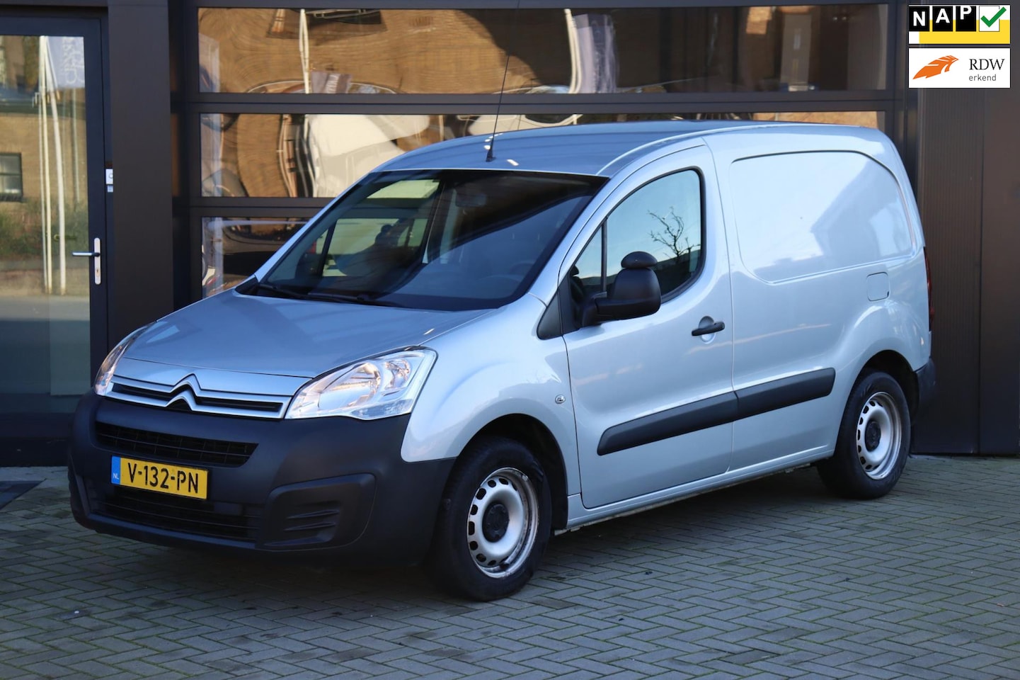 Citroën Berlingo - 1.6 BlueHDI 100 Business Economy S&S | Nap | Airco | Parkeercamera | Carplay | Trekhaak - AutoWereld.nl