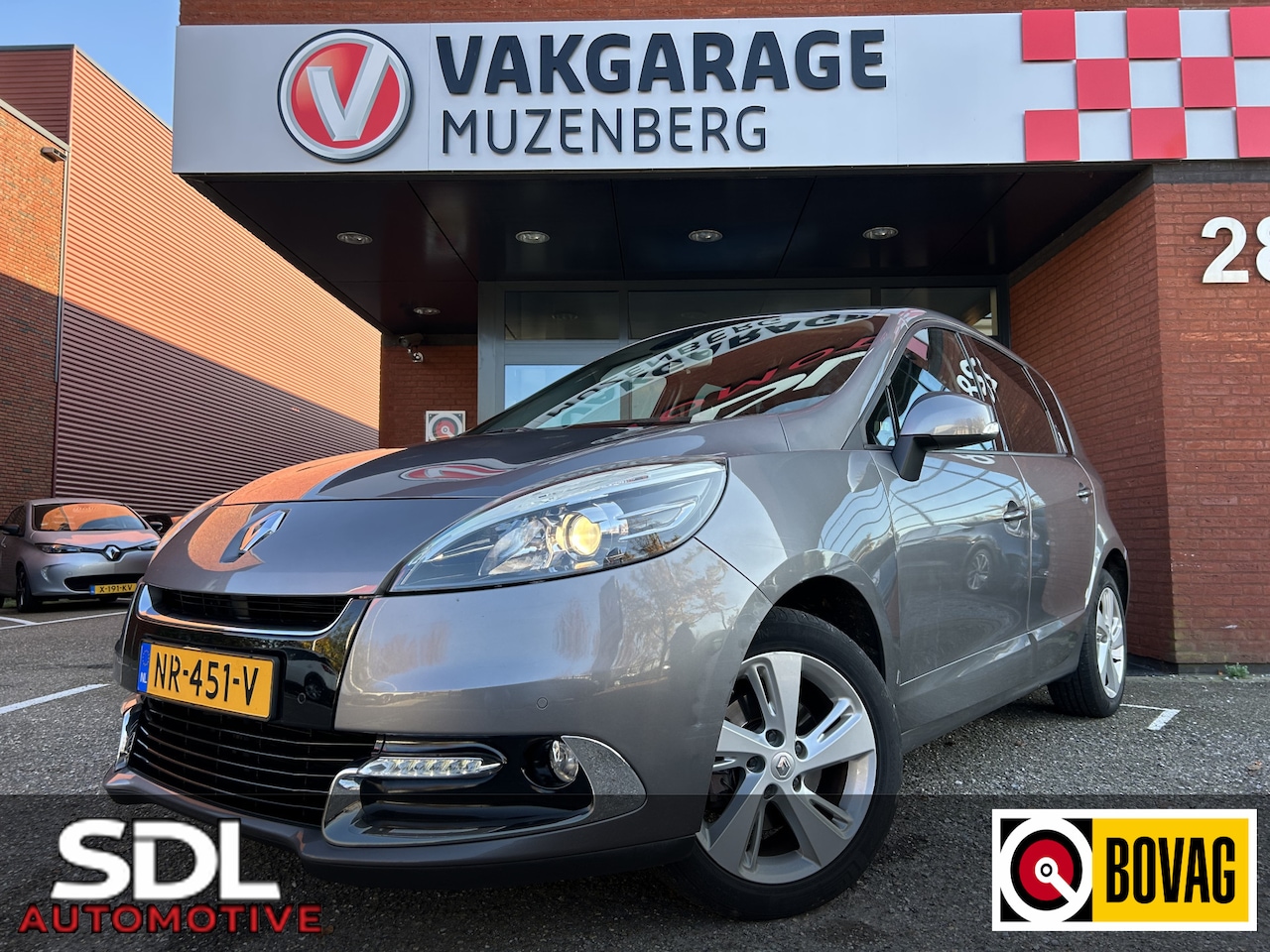 Renault Scénic - 2.0 Privilege // CLIMA // PDC // CRUISE // HALF-LEDER // TREKHAAK!! - AutoWereld.nl