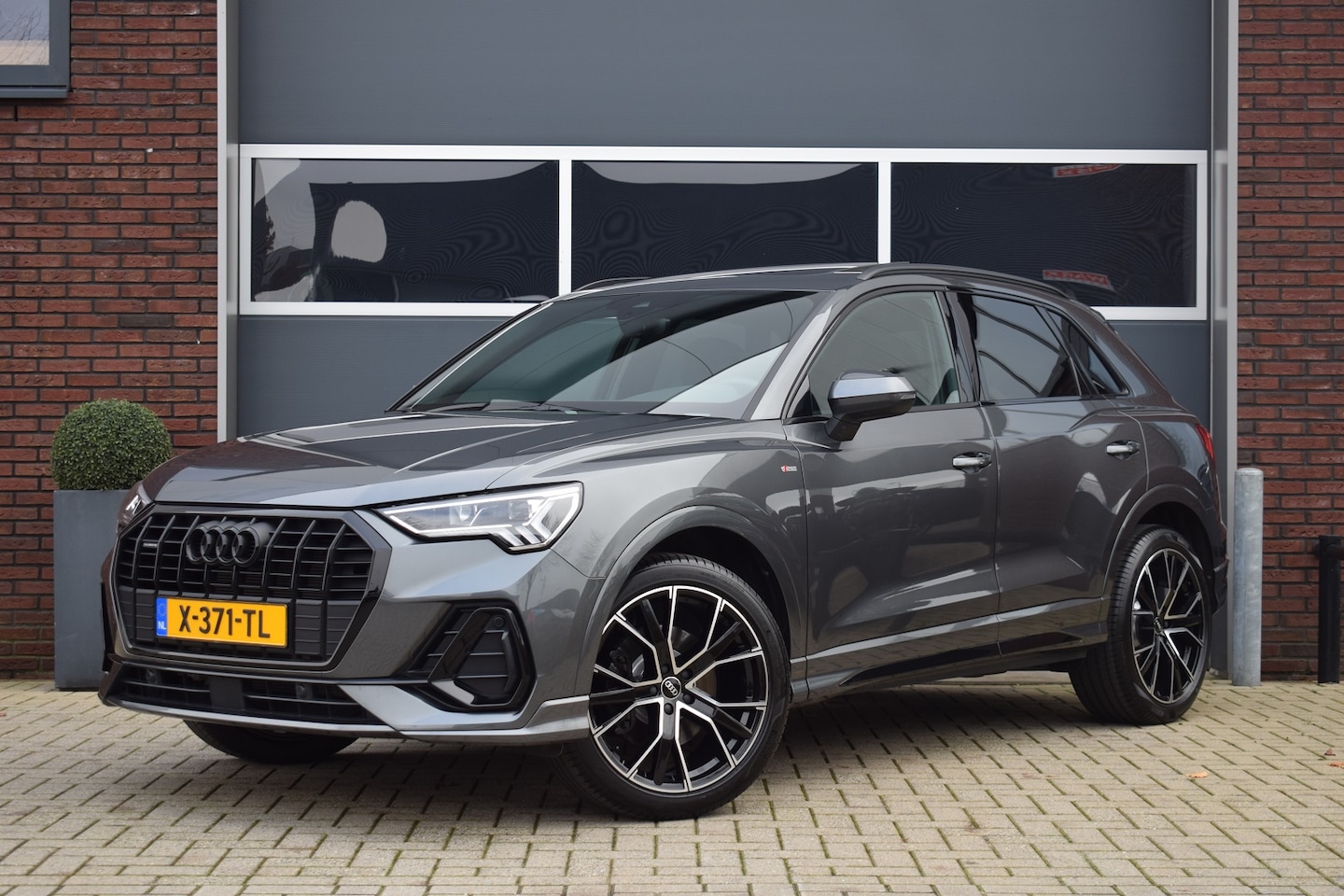 Audi Q3 - 40 TFSI Quattro 190pk S-line Pano-Virtual-Camera - AutoWereld.nl