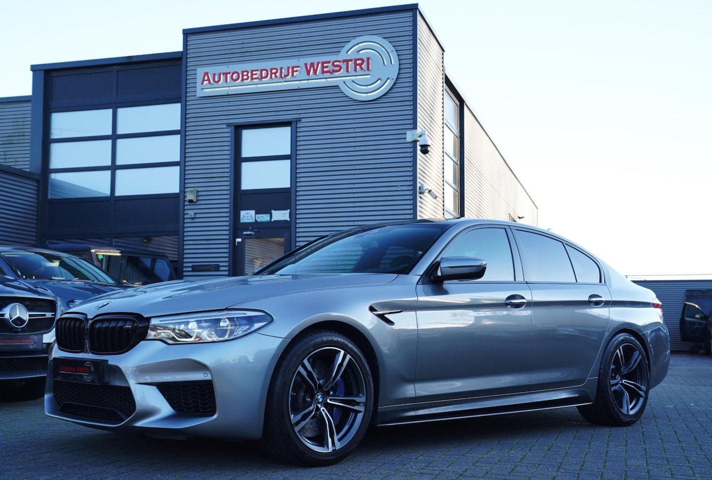 BMW M5 - 5-serie Carbon | Harman/Kardon | Dealer onderhouden | Sfeerverlichting | Donington Grau | - AutoWereld.nl