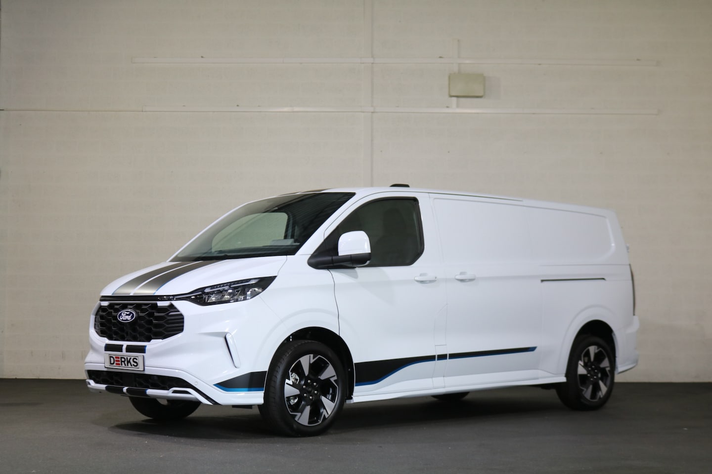 Ford Transit Custom - 2.0 TDci 170pk L2 H1 Sport Automaat Trekhaak - AutoWereld.nl