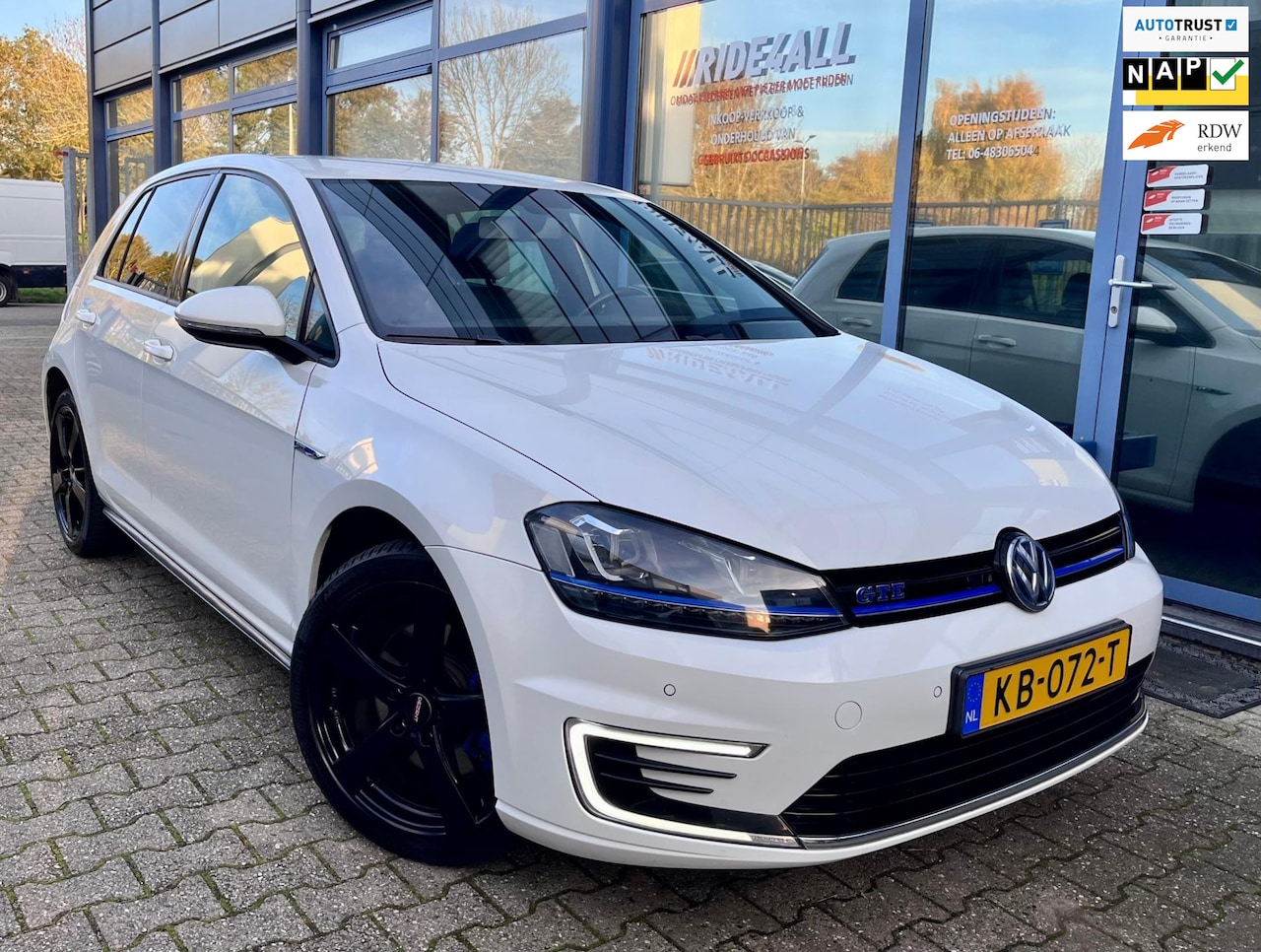 Volkswagen Golf - 1.4 TSI GTE/BTW/CARPLAY/DSG/LEDER!!! - AutoWereld.nl