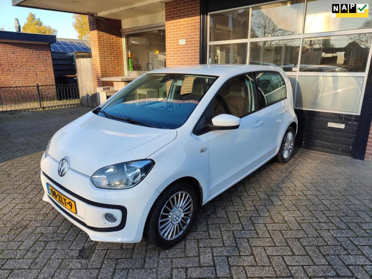 Volkswagen Up! - 1.0 high up! Airco, Navi, NAP - AutoWereld.nl