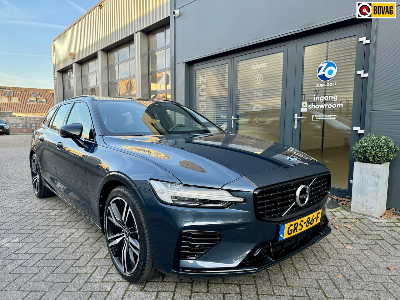 Volvo V60 - 2.0 T6 Recharge AWD R-Design 2.0 T6 Recharge AWD R-Design - AutoWereld.nl