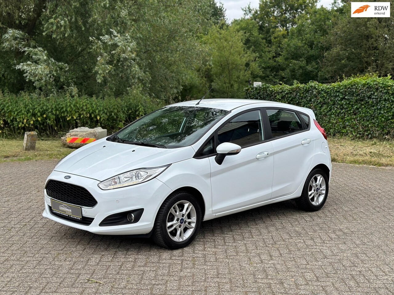 Ford Fiesta - 1.0 Titanium I 101PK I PDC I CruiseControl I Trekhaak I Winter pak. - AutoWereld.nl