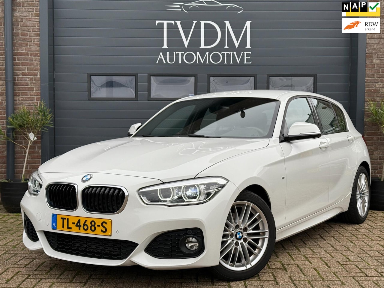 BMW 1-serie - 118i Corporate Lease Executive M-Sport Navi, Leder - AutoWereld.nl