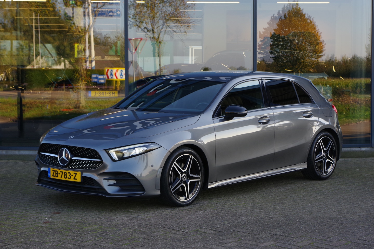 Mercedes-Benz A-klasse - 180 136 PK Automaat Business Solution AMG Night Upgrade, Groot-Navigatie, LED, Stoelverwar - AutoWereld.nl