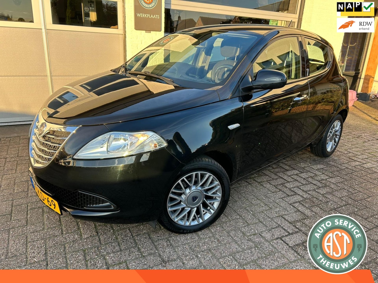 Lancia Y(psilon) - Ypsilon 0.9 TwinAir Silver Plus |5DRS|AIRCO|NAP - AutoWereld.nl