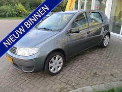 Fiat Punto - 1.4-16V Young 5 deurs