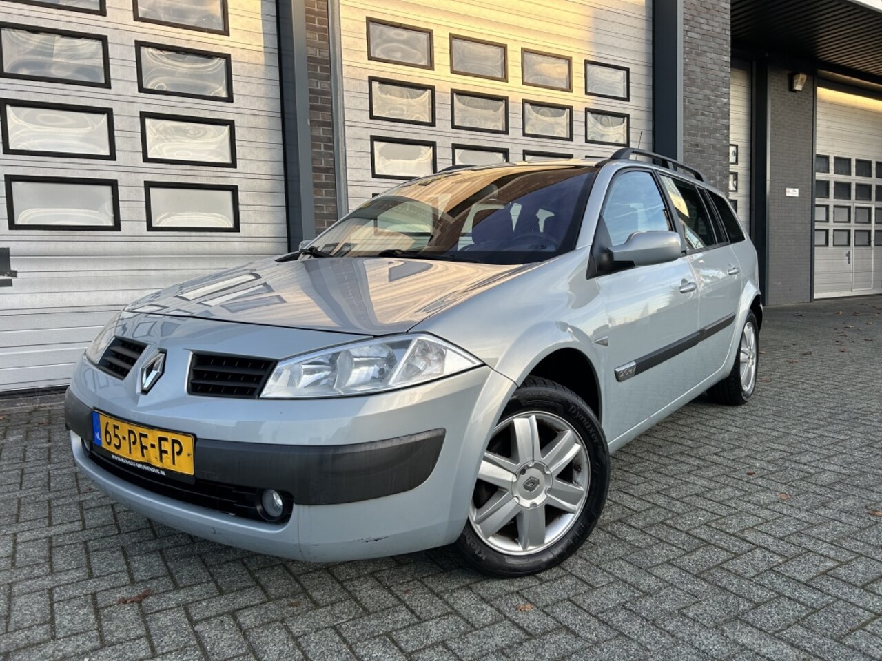 Renault Mégane Grand Tour - 2.0 16V Priv. Comf. Clima Nwe APK! - AutoWereld.nl