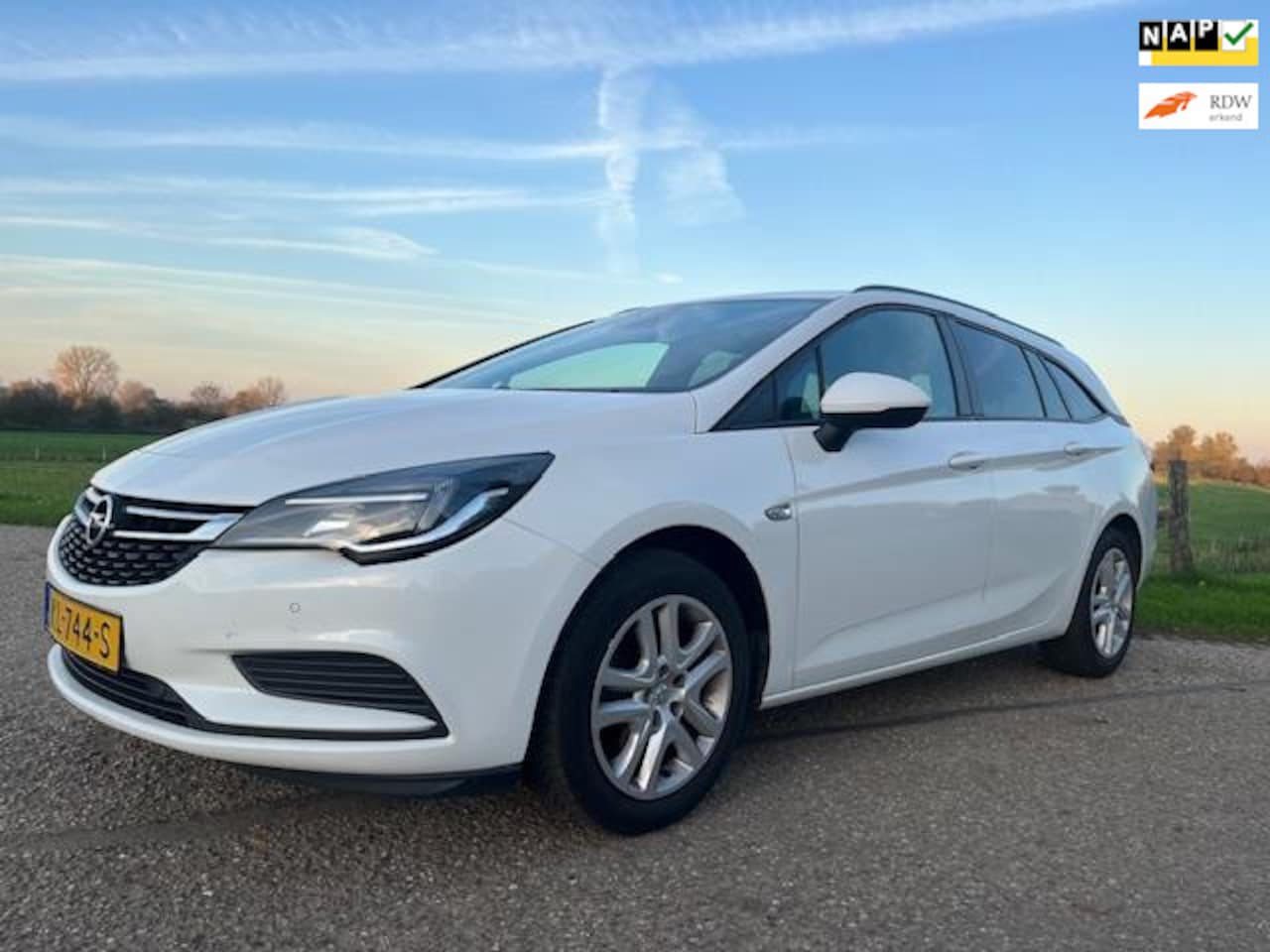 Opel Astra Sports Tourer - 1.0 Edition Airco 219360km nap bj 2016 boekjes aanwezig ketting - AutoWereld.nl