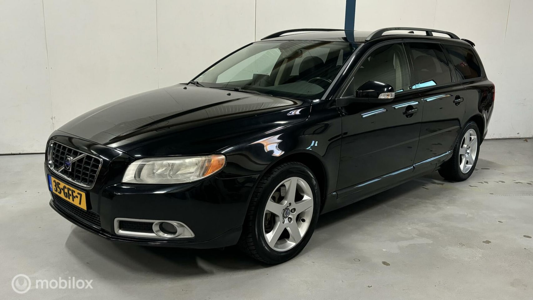 Volvo V70 - 2.5T Momentum AUTOMAAT / NL-AUTO / LEER - AutoWereld.nl