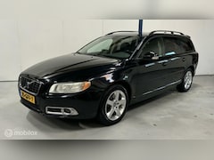 Volvo V70 - 2.5T Momentum AUTOMAAT / NL-AUTO / LEER