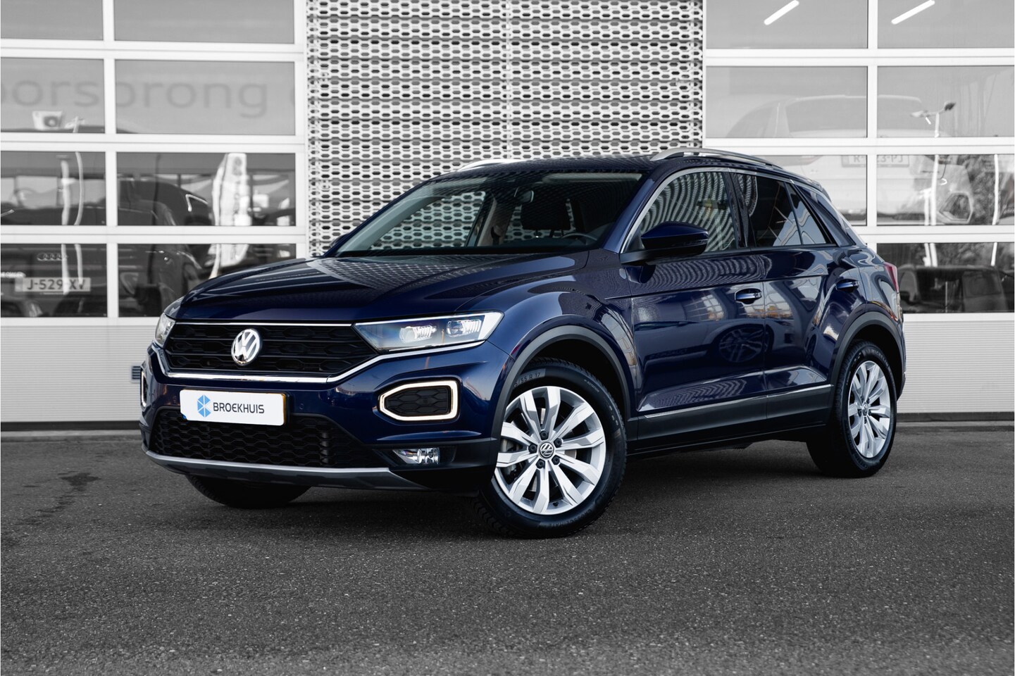 Volkswagen T-Roc - Sport 2.0 140 kW / 190 pk TSI DSG 4-Motion | Trekhaak | 1e eigenaar | Camera | - AutoWereld.nl