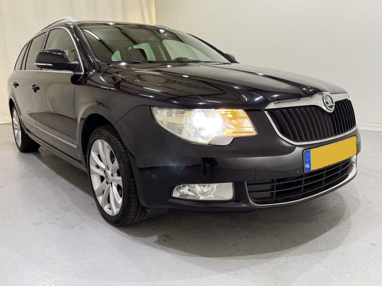 Skoda Superb Combi - 1.8 TSI Aut. Elegance - AutoWereld.nl