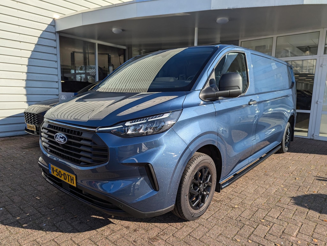 Ford Transit Custom - 2.0 TDCI 136pk L2 Trend Camera Winter pack Fabrieksgarantie 9-2-2028/max. 160.000km - AutoWereld.nl