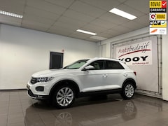 Volkswagen T-Roc - 1.5 TSI Sport * Panoramadak / Carplay / Navigatie / Parkeersensoren / NL Auto