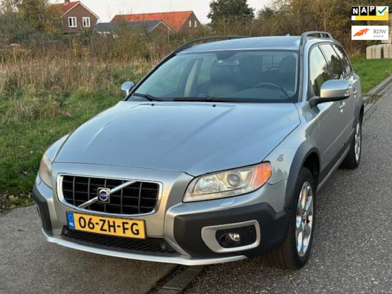 Volvo XC70 - 2.4 D5 Kinetic Automaat ECC Audio/CD Navi El. pakket Leder LMV 18" Cruisecontrol ABS PDC T - AutoWereld.nl