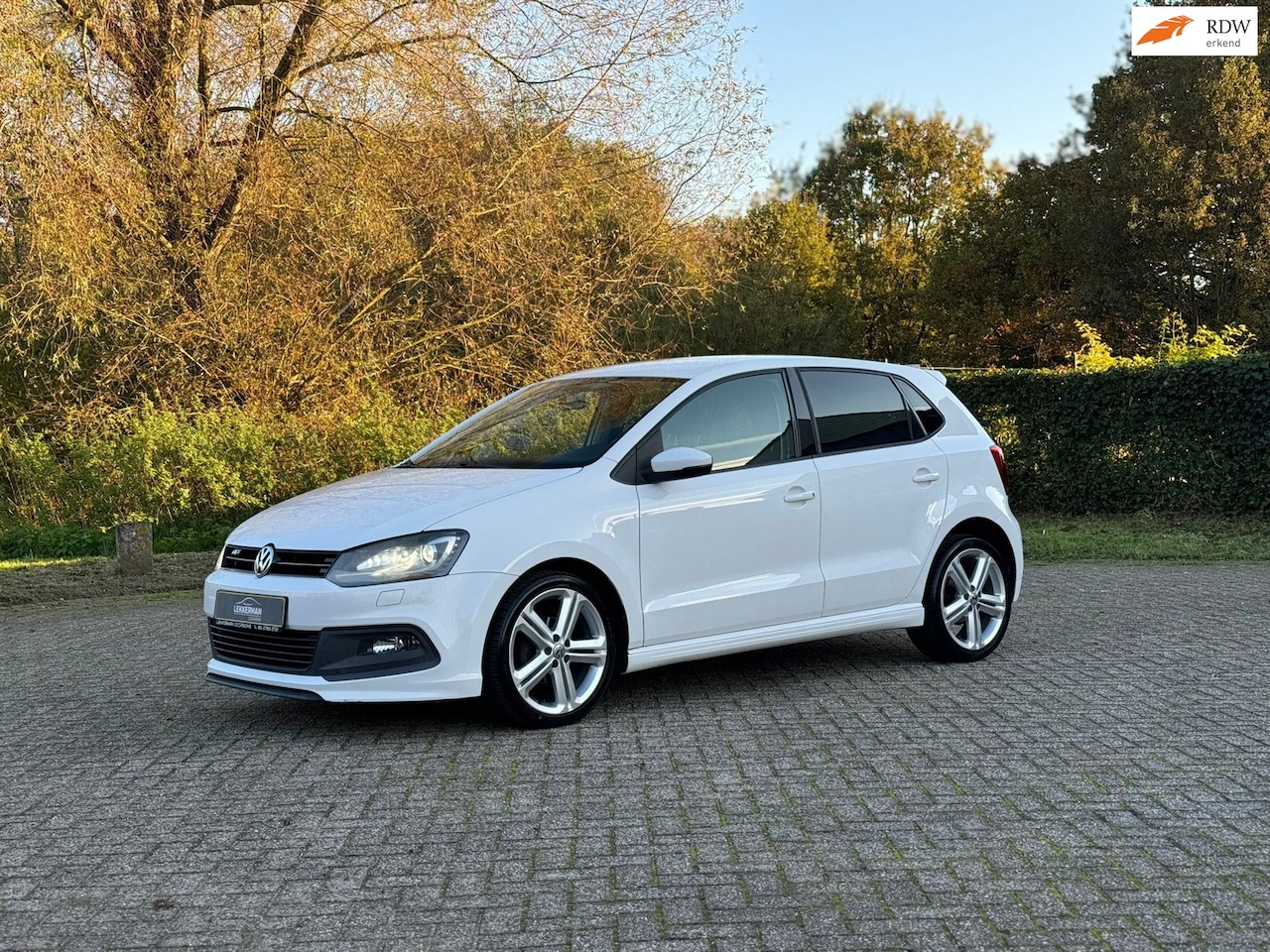 Volkswagen Polo - 1.2 TSI R-LINE I UNIEKE KM I 1E EIG I BLUETOOTH I LED - AutoWereld.nl