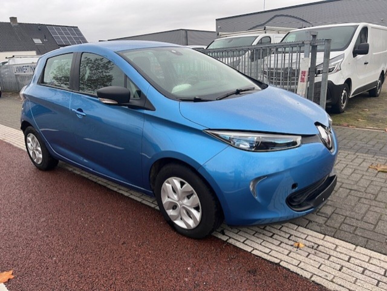 Renault Zoe - R90 Life 41 kWh FULL ELECTRIC INCL. BATTERY!! AUT. NAVI KLIMA - AutoWereld.nl