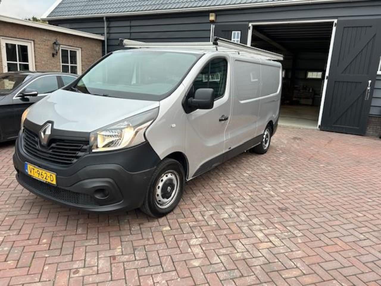 Renault Trafic - 1.6 dCi T29 L2H1 Générique 1.6 dCi T29 L2H1 Générique - AutoWereld.nl