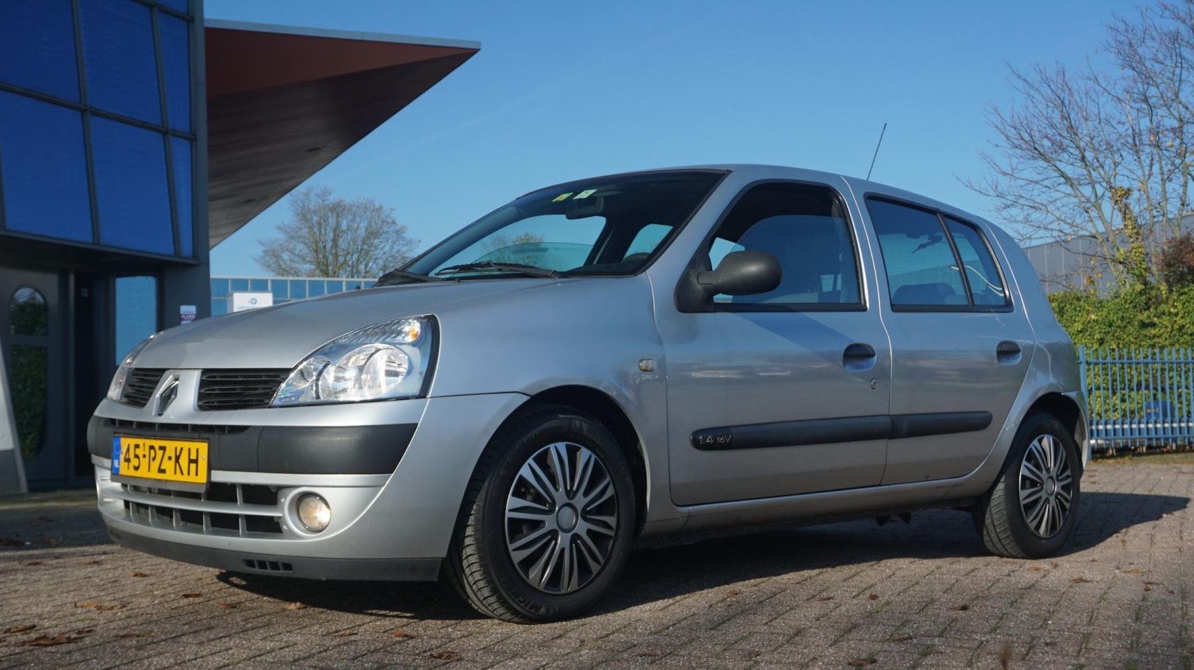 Renault Clio - 1.4-16V Authentique Comfort 2e EIG/5-D/Elektr. Ramen/Stuurbkr. - AutoWereld.nl