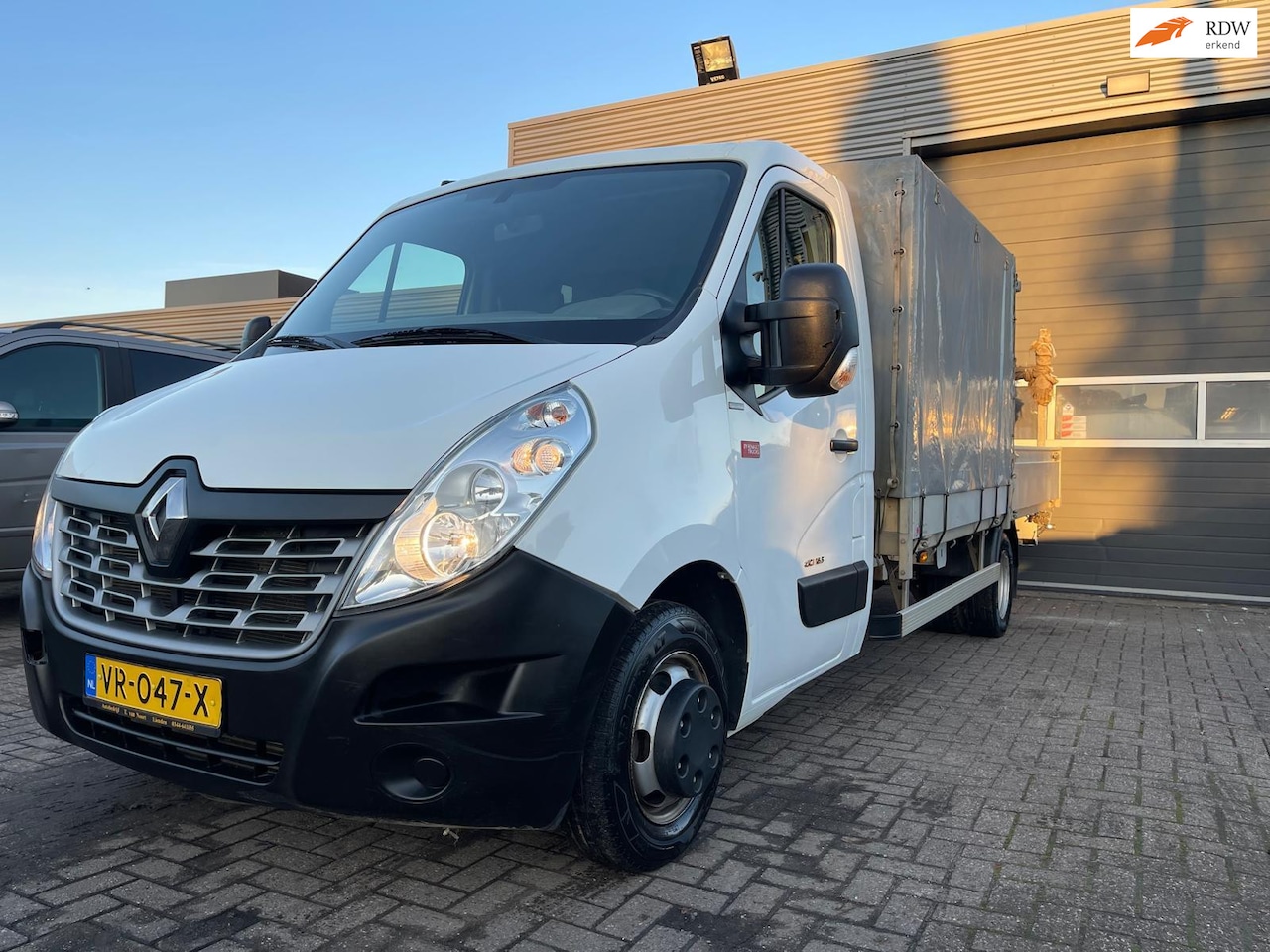 Renault Master - T35 2.3 dCi 165 PK L4 Openlaadbak*Airco!! MAXI! - AutoWereld.nl