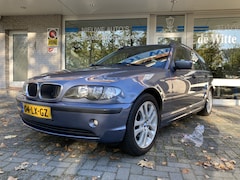 BMW 3-serie Touring - 318i Executive Climatecontr./Cruisecontr./Parkeersenoren/Dakrail/L.M. Velgen/Trekhaak/Schi