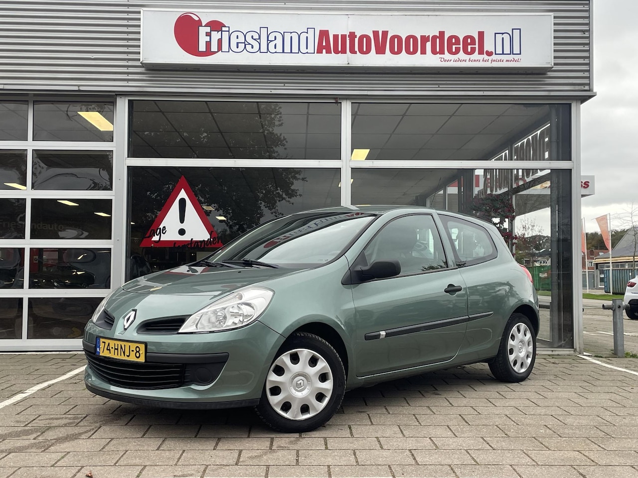 Renault Clio - 1.2-16V Authentique /slechts 111.648 km NAP/centrale vergr/Nieuwe APK bij aflevering/ - AutoWereld.nl