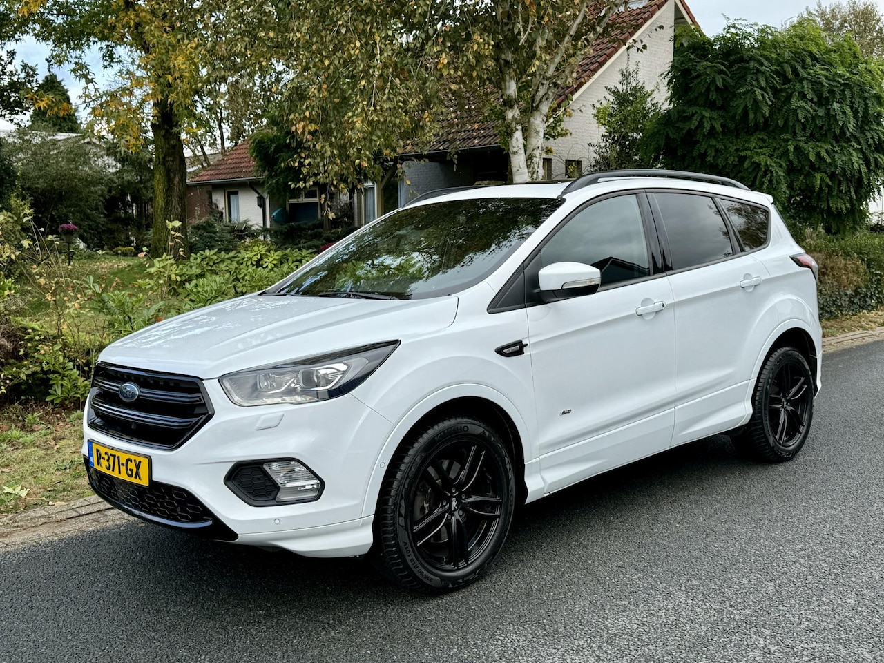 Ford Kuga - 1.5 ST-Line 4WD 182PK Automaat•Pano•Trekhaak - AutoWereld.nl