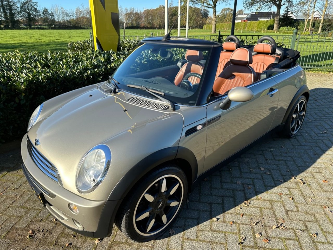 MINI Cabrio - 1.6 85 kW Cabrio Cooper Sidewalk - AutoWereld.nl